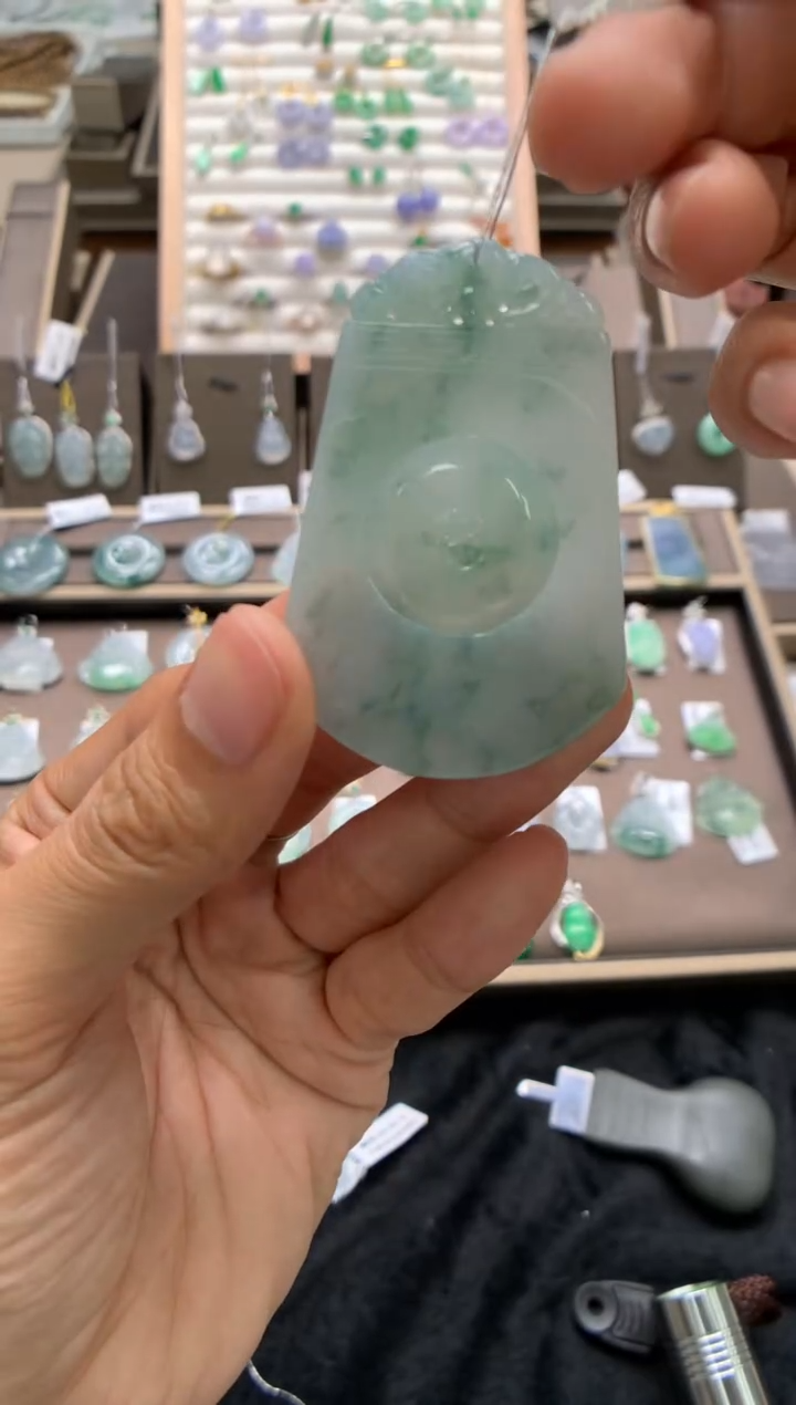 颈饰18K金镶嵌翡翠仿古牌