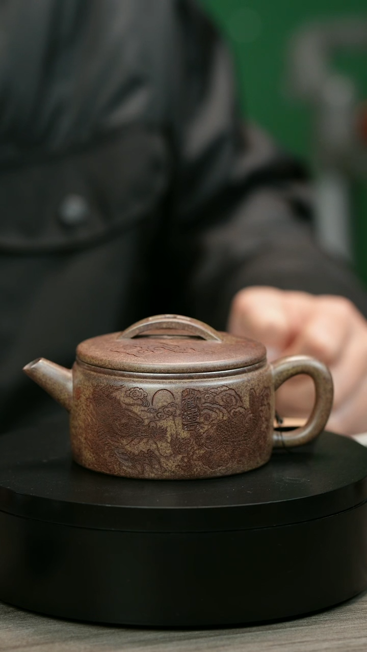 茶壶紫砂俊*H2032李琴刻绘鱼化龙汉瓦