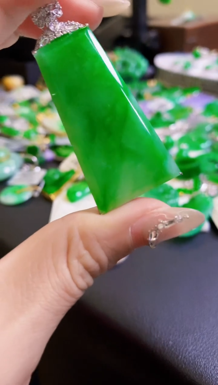 【闪购商品】定制翡翠18K金镶嵌无事牌