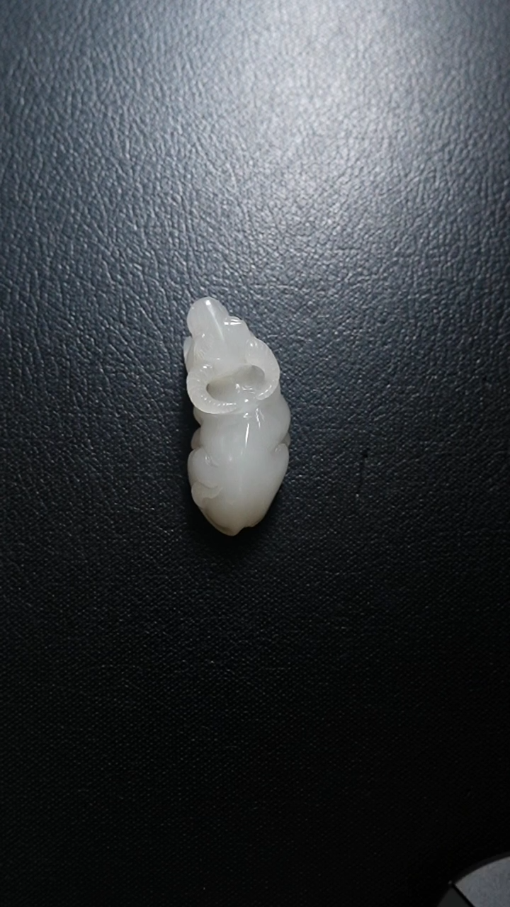 颈饰未镶嵌和田玉牛气冲天