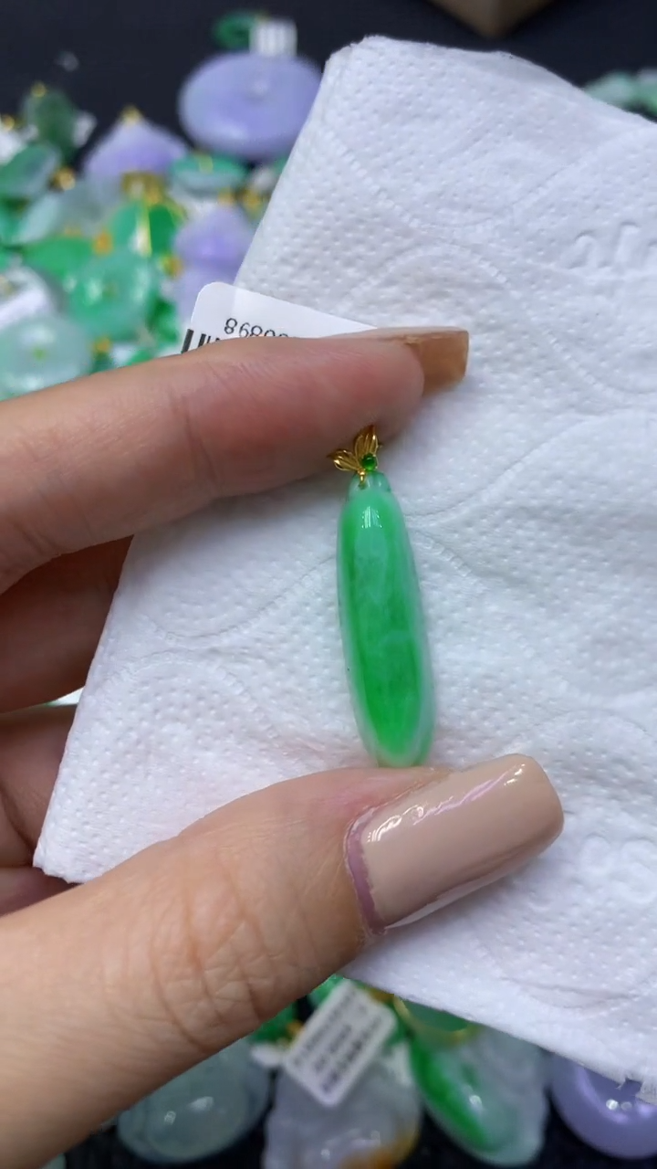 颈饰18K金镶嵌翡翠天然缅甸翡翠A货