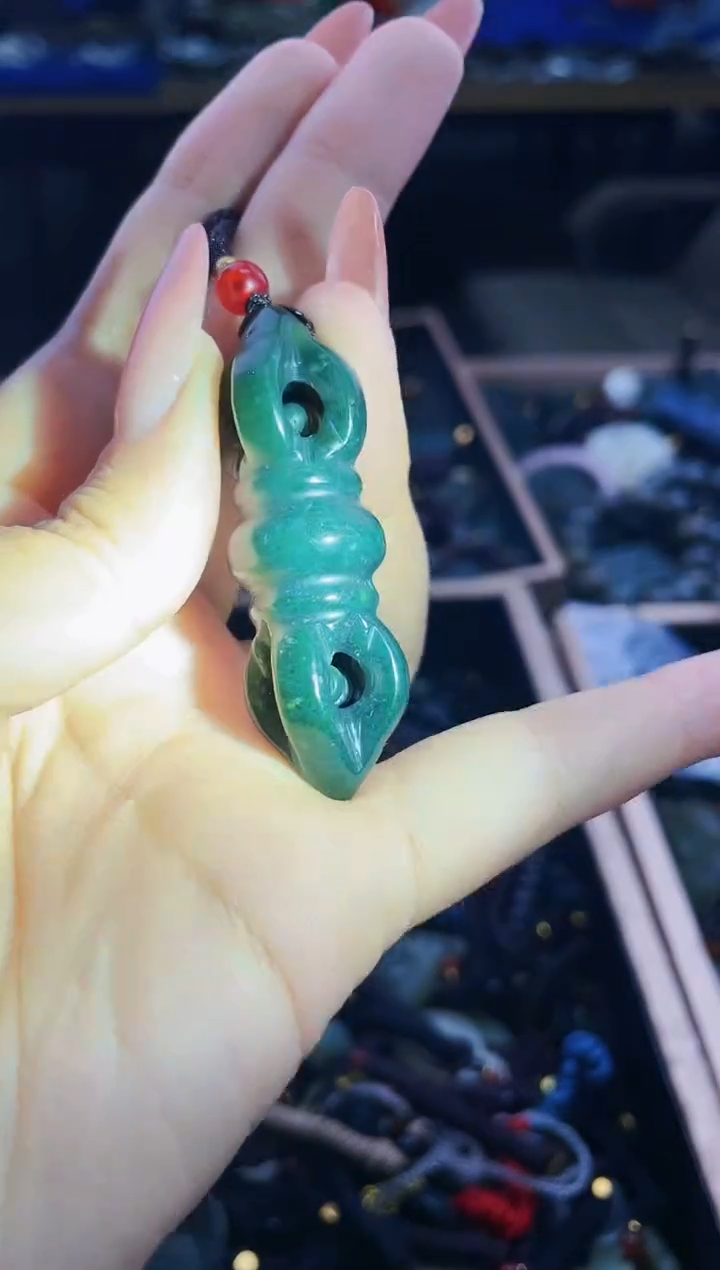 吊坠(赠链)未镶嵌和田玉拍一发一，多样性发货！