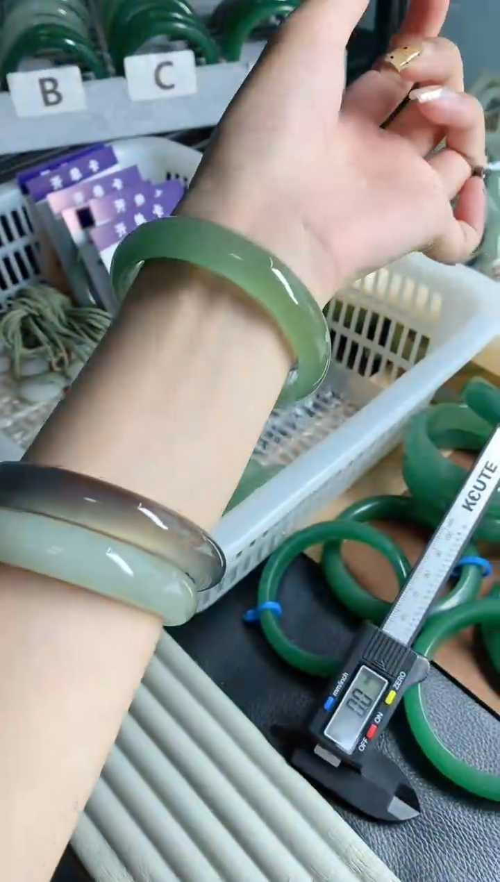 石英质玉手镯未镶嵌007-56