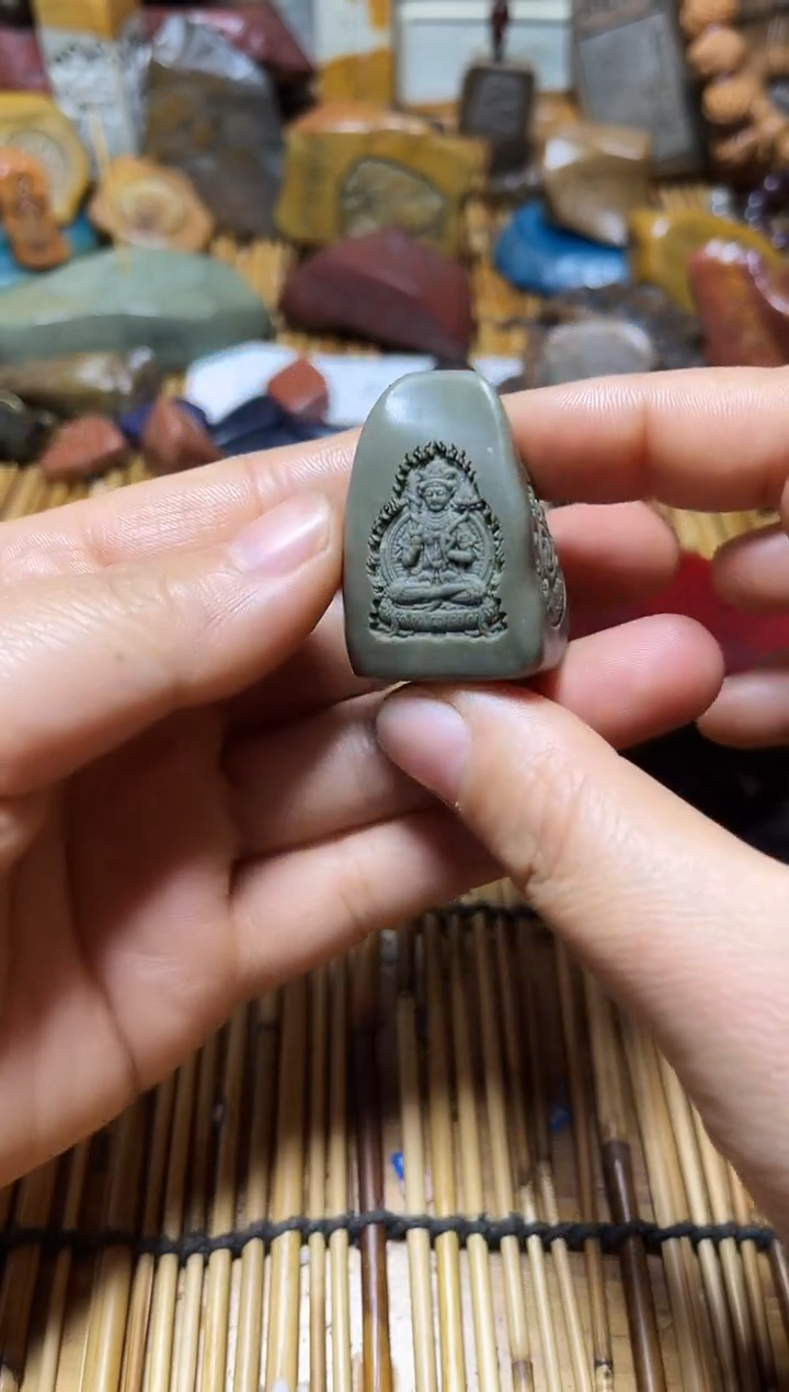 107戈壁石雕刻手把件，挂件，默认打孔穿绳