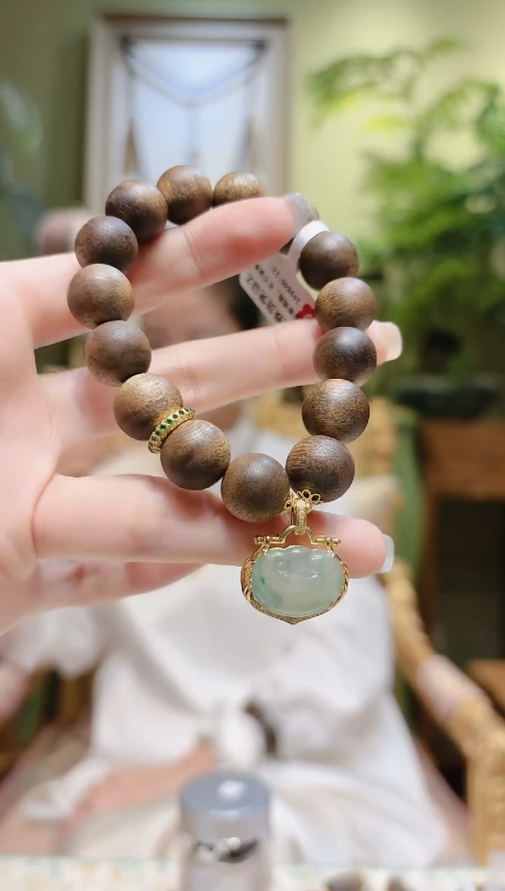 【闪购商品】沉香手串翡翠如意锁沉香手串