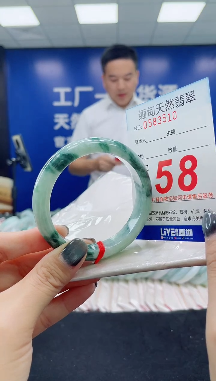 未镶嵌手镯翡翠天然翡翠手镯