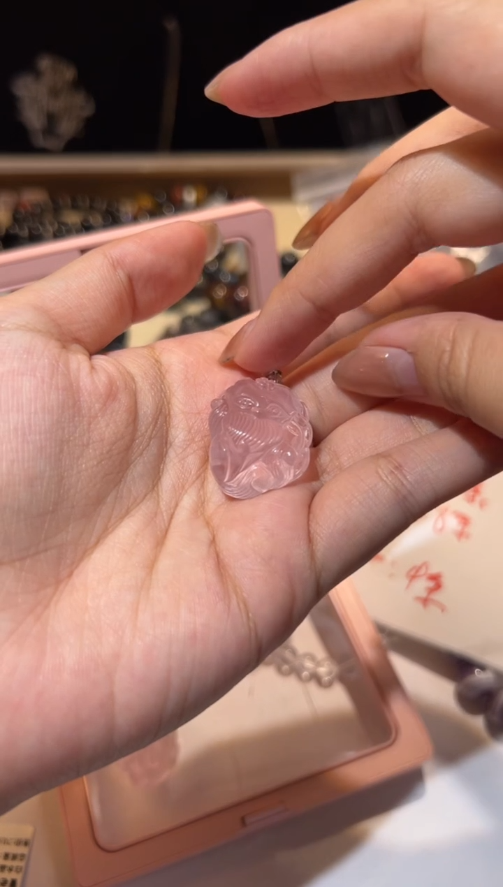 【闪购商品】芙蓉石吊坠(不含链)未镶嵌莫粉狐狸手工雕刻吊坠