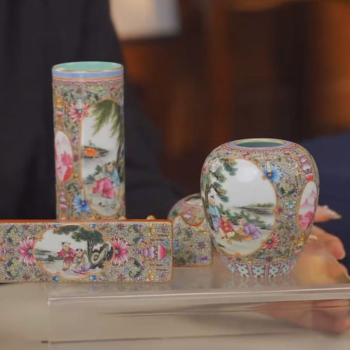 国呈拍卖古董瓷器