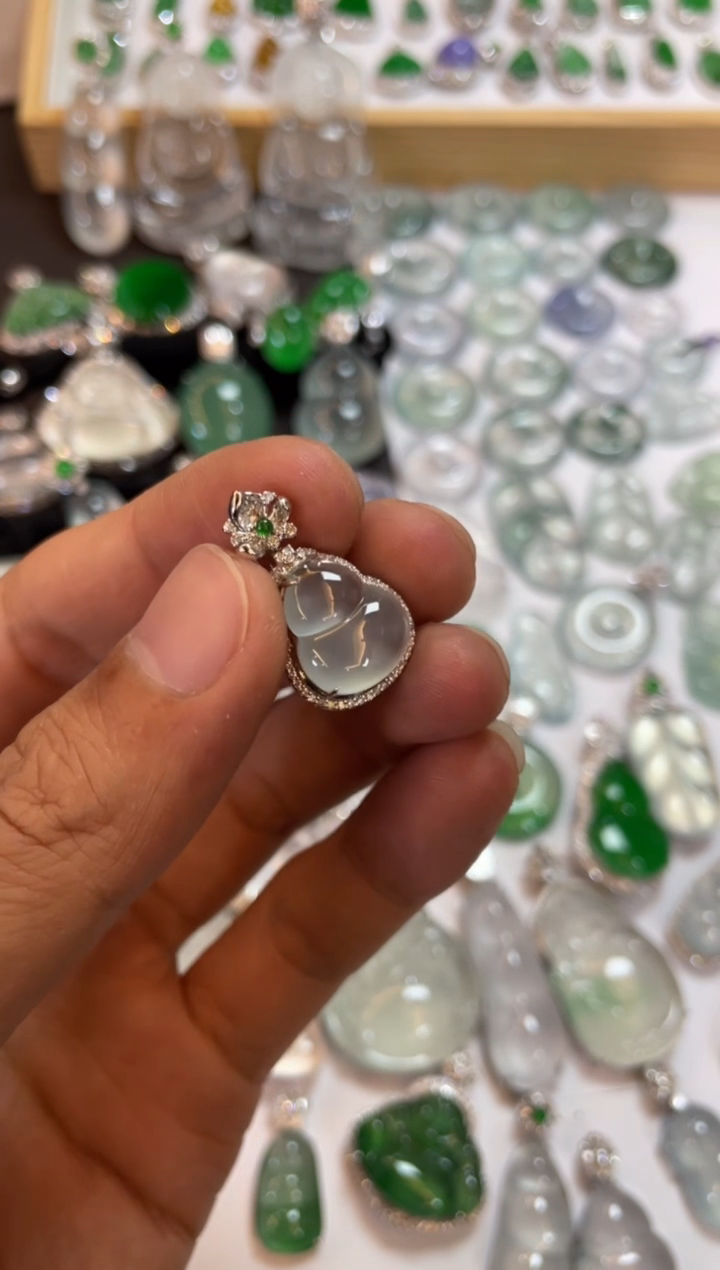 【闪购商品】翡翠吊坠(不含链)18K金镶嵌葫芦