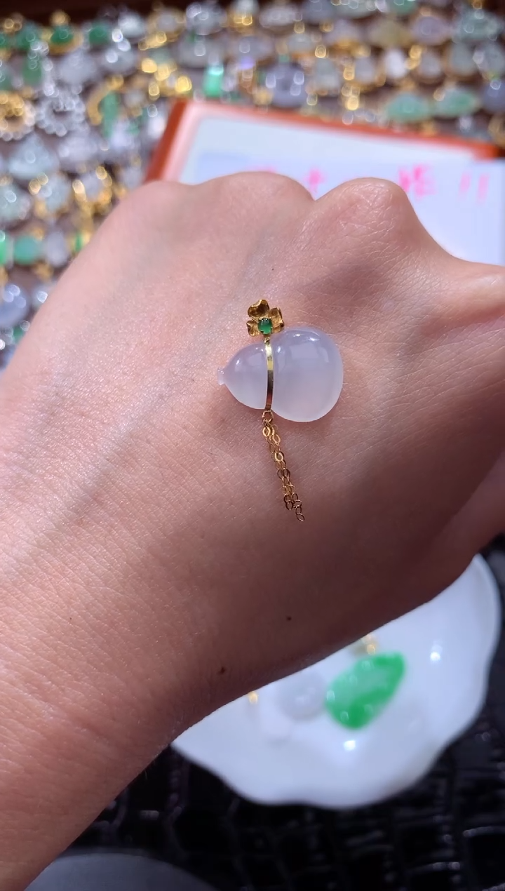 颈饰18K金镶嵌翡翠翡翠