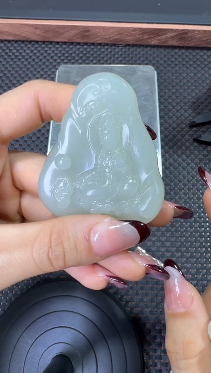吊坠(赠链)未镶嵌和田玉近矿吊坠