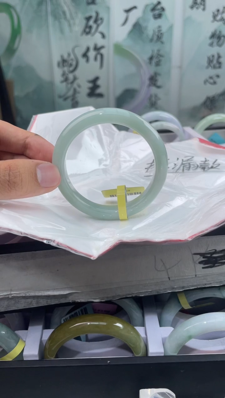 翡翠未镶嵌手镯21翡翠手镯