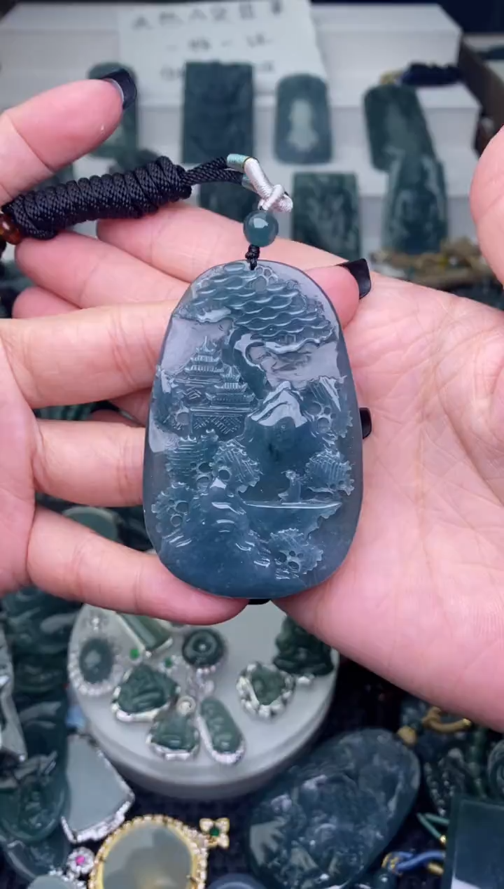 颈饰未镶嵌翡翠          