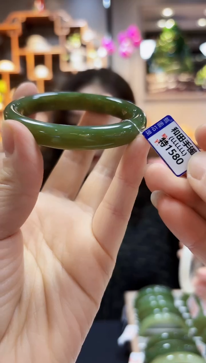 【闪购商品】和田玉手镯未镶嵌55微瑕