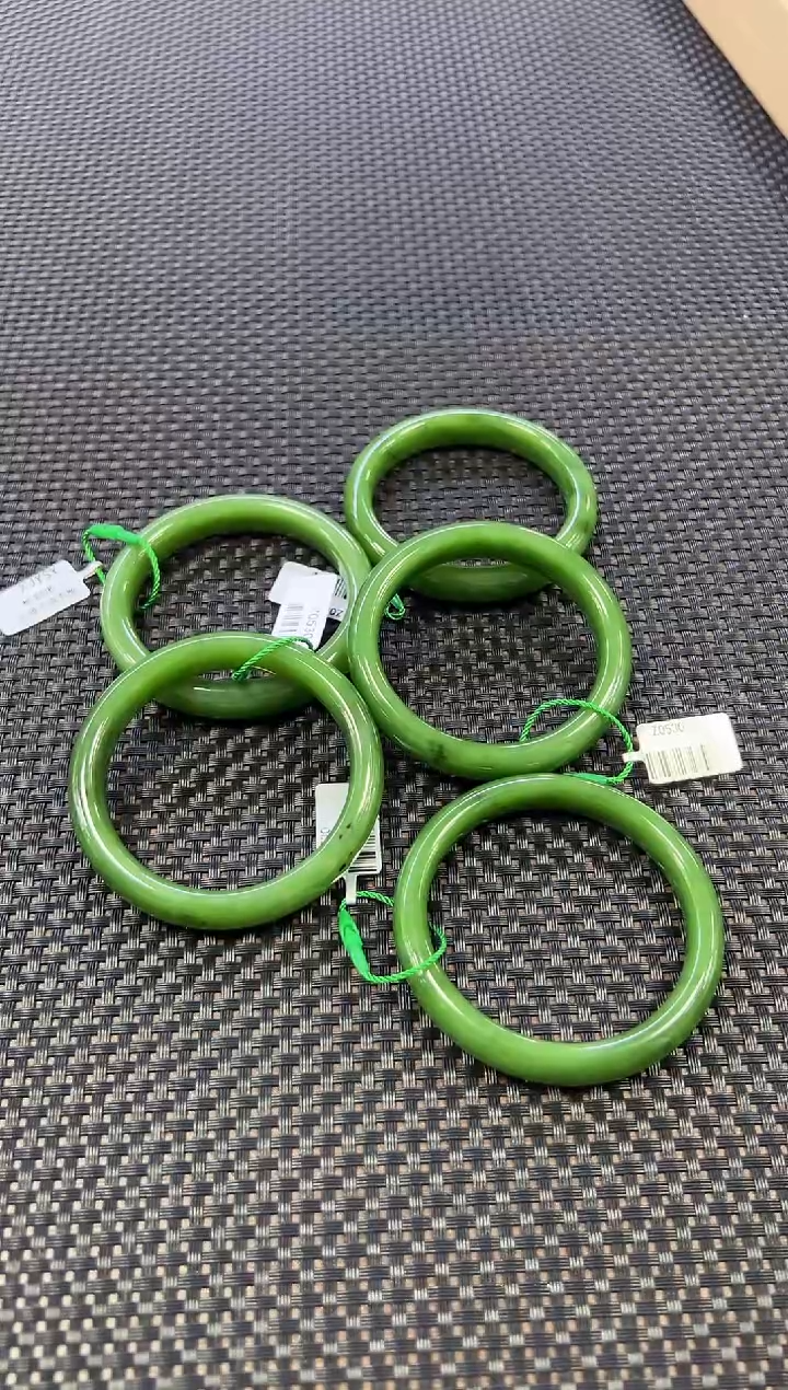 【闪购商品】和田玉手镯未镶嵌一个（多样性发一件）圈口55-56