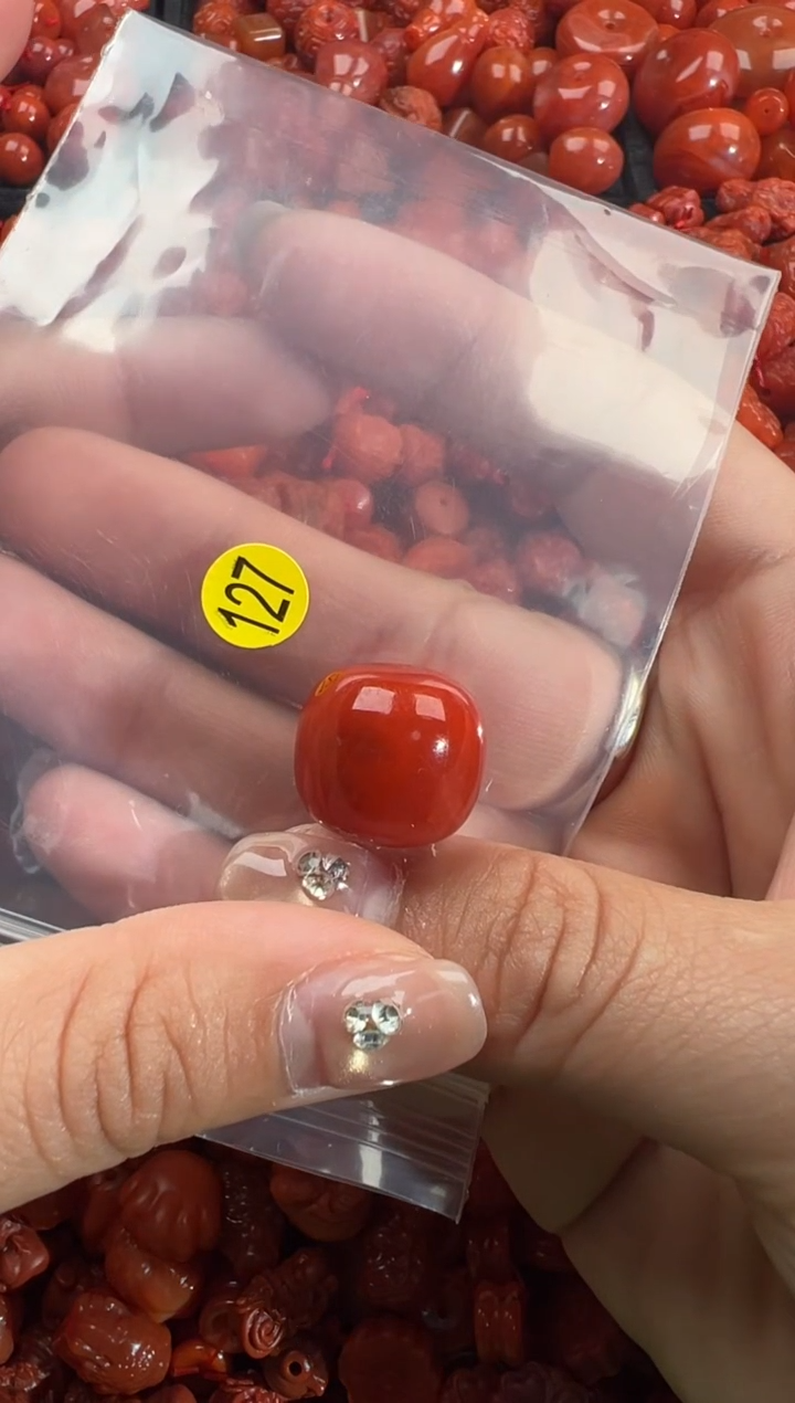 南红玛瑙未镶嵌颈饰1