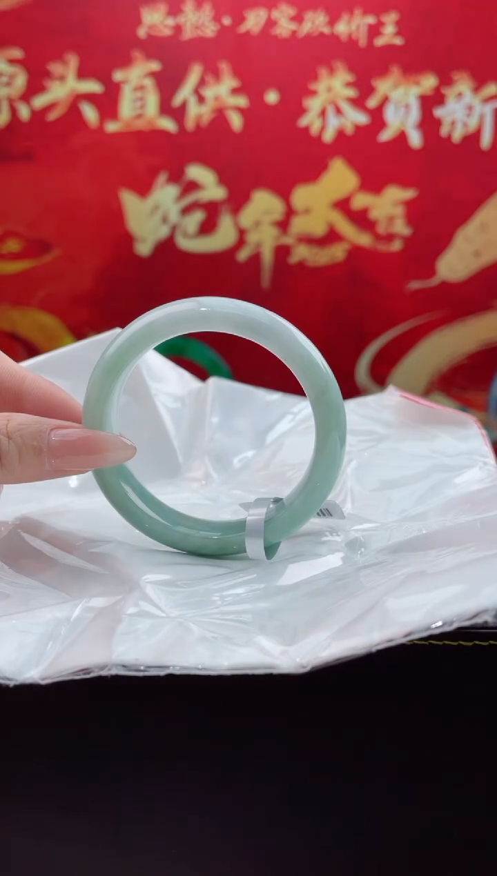 【闪购商品】翡翠手镯未镶嵌13翡翠手镯（微瑕）