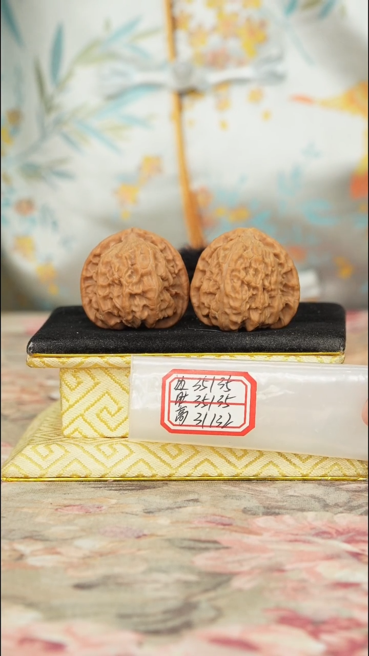 【闪购商品】文玩核桃把件白狮子