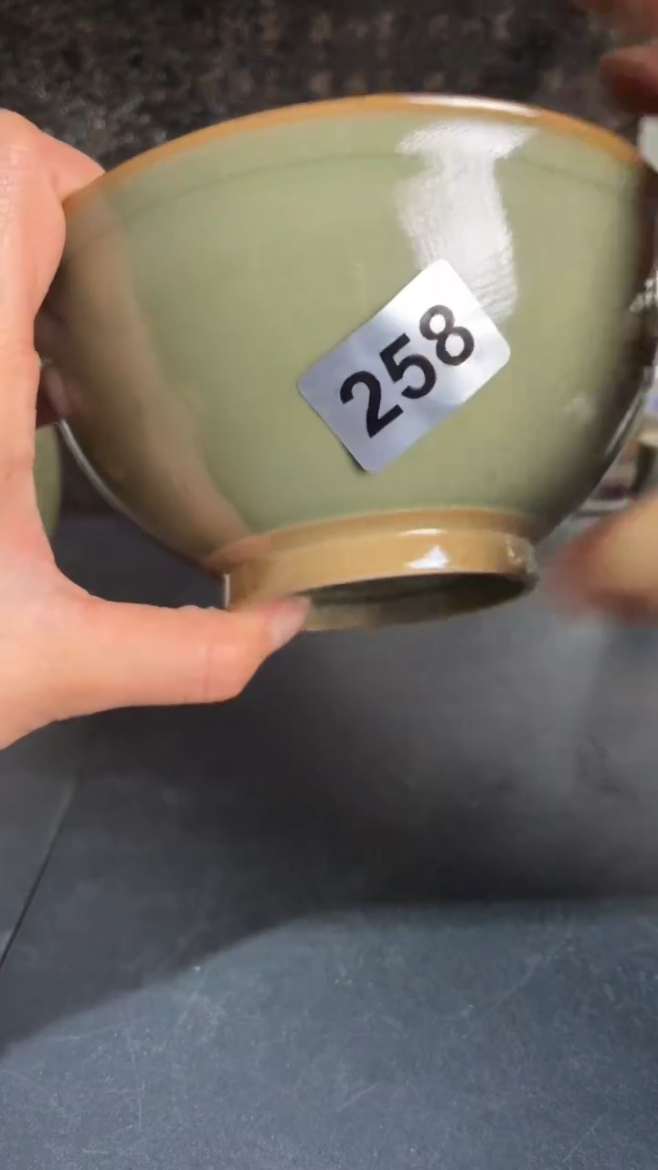 耀州窑仰山微瑕团菊碗258