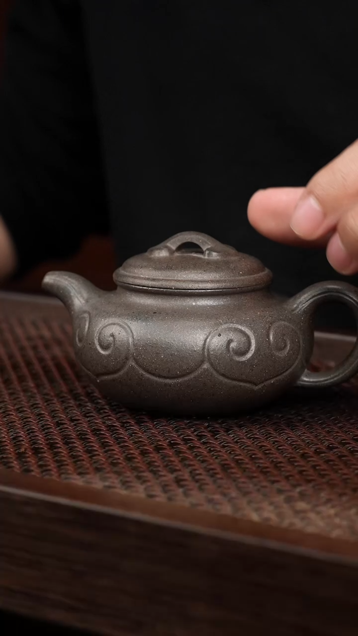 【闪购商品】紫砂茶壶岩中泥如意仿古