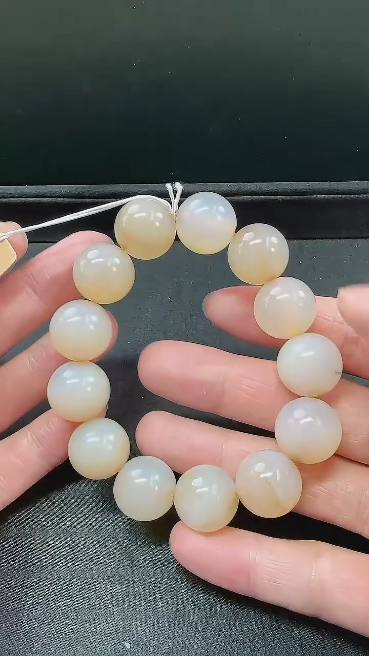 玛瑙/玉髓手串未镶嵌圆珠手串 17+