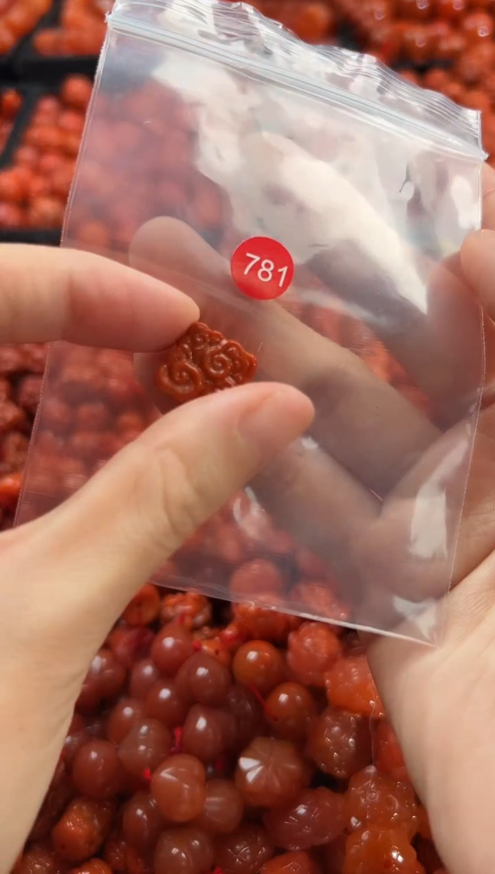 颈饰未镶嵌南红玛瑙1