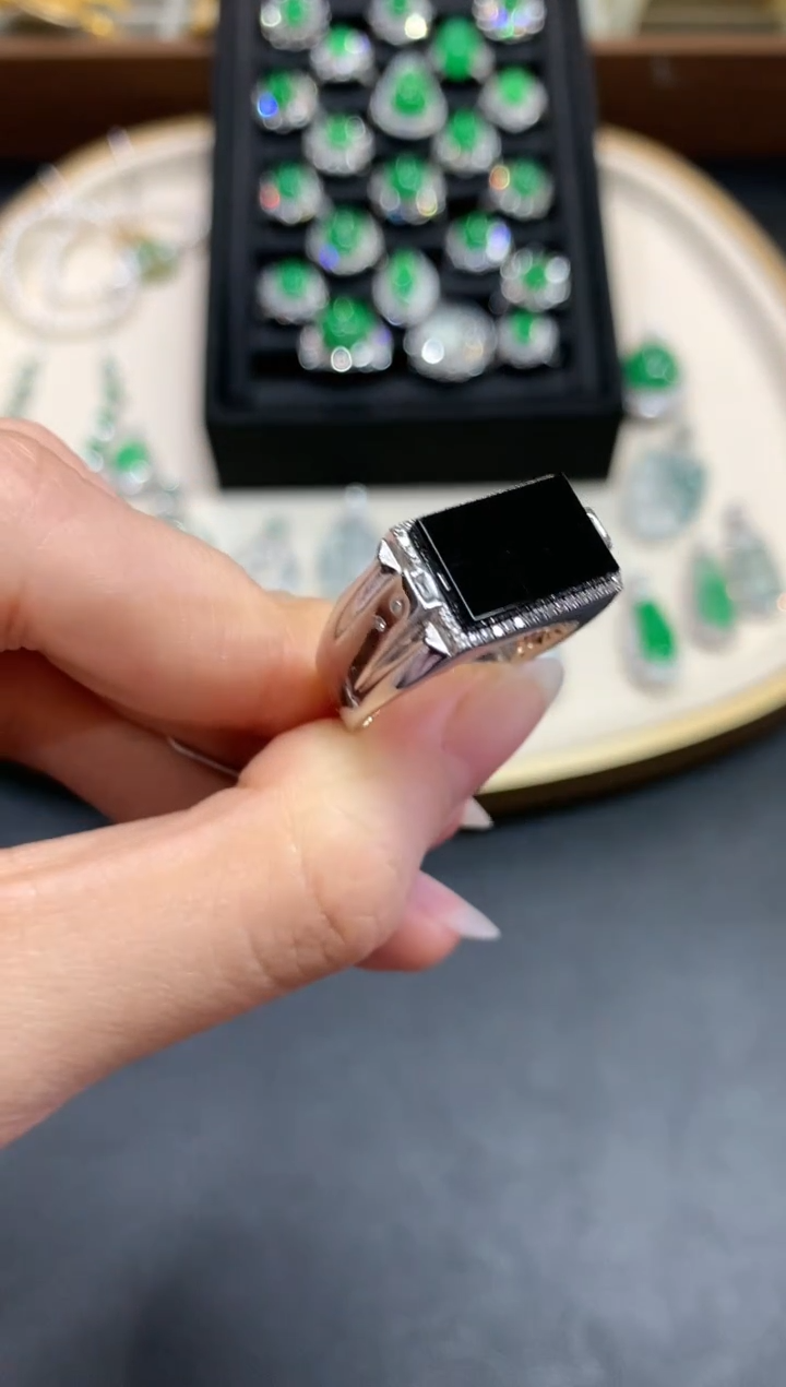 【闪购商品】翡翠戒指18K金镶嵌A133|6800