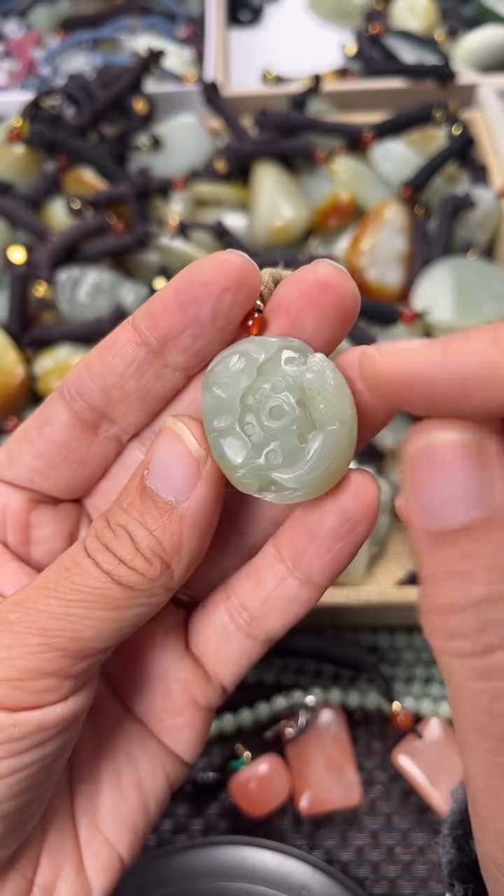 【闪购商品】和田玉颈饰未镶嵌多样性发货没有证书拍一发一有瑕