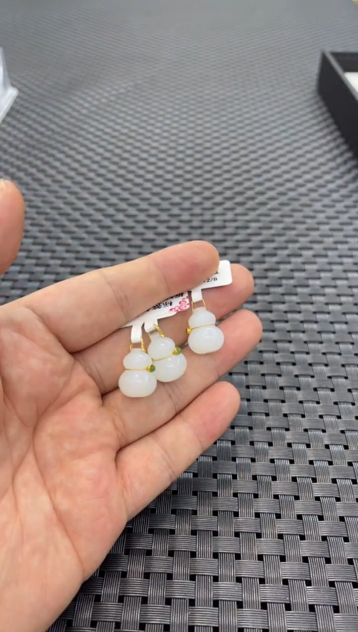 吊坠(不含链)18K金镶嵌和田玉葫芦（多样性发一件）D3401