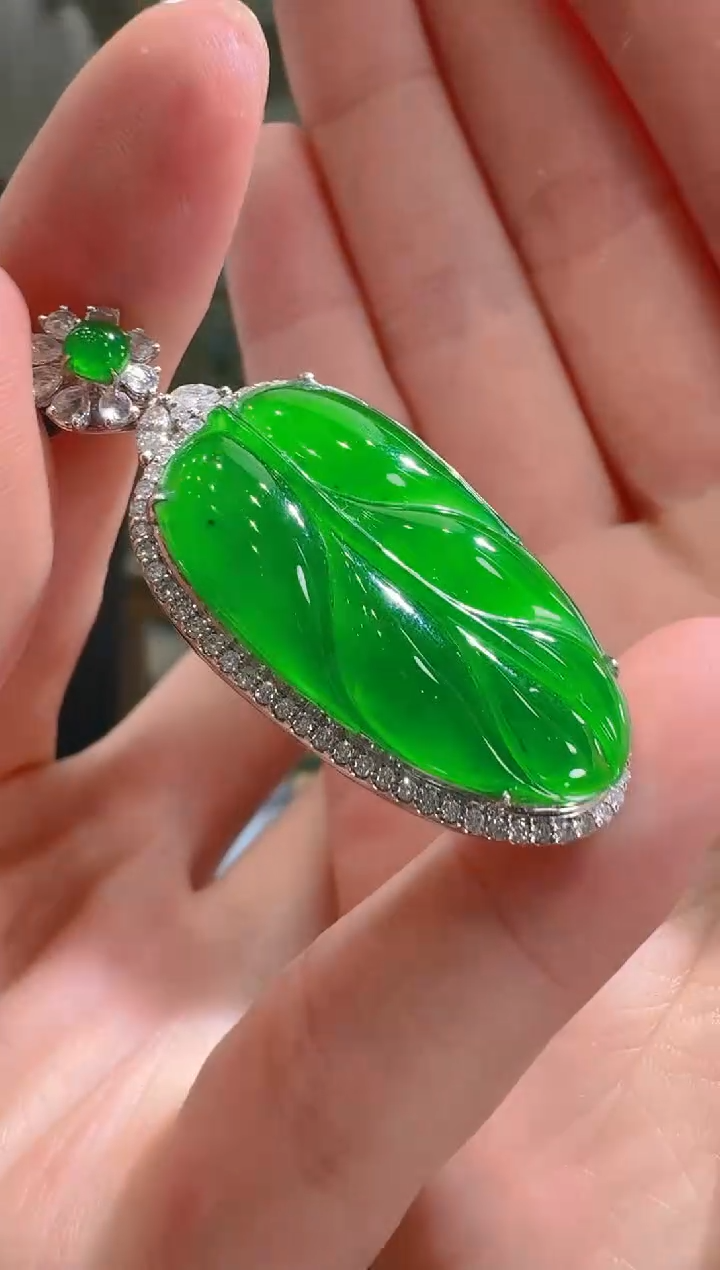 【闪购商品】翡翠吊坠(赠链)18K金镶嵌天然翡翠A货