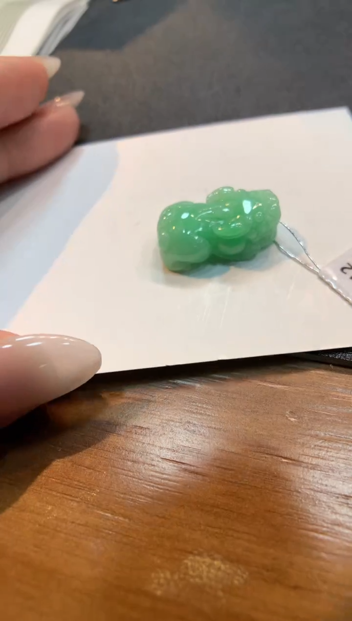 翡翠未镶嵌颈饰貔貅