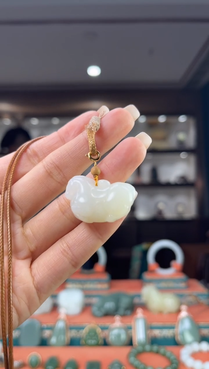 颈饰未镶嵌和田玉佩佩