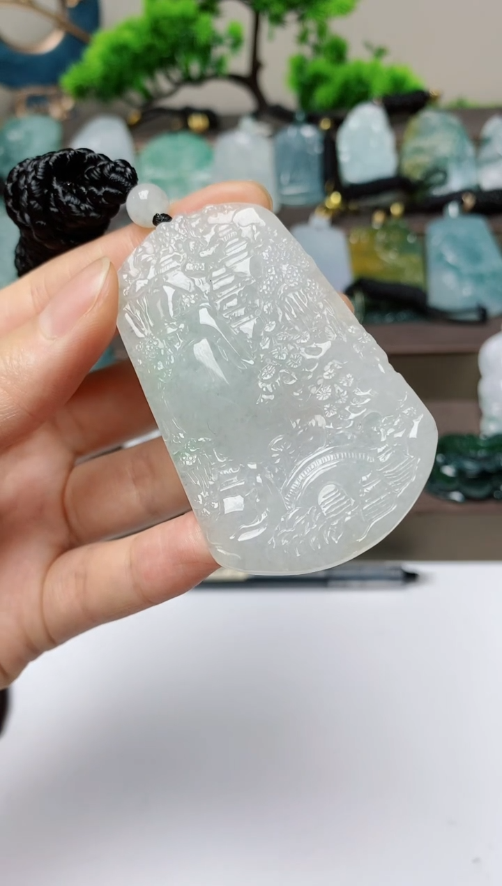 翡翠未镶嵌颈饰          