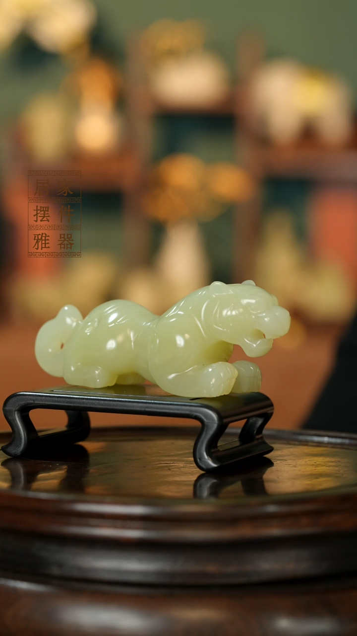 玉《伏虎如虎添翼》摆件