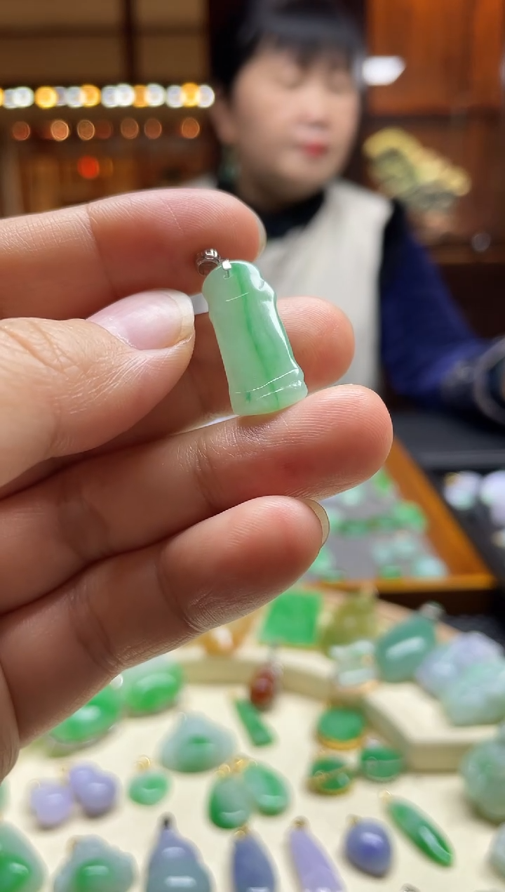 【闪购商品】翡翠颈饰18K金镶嵌竹节