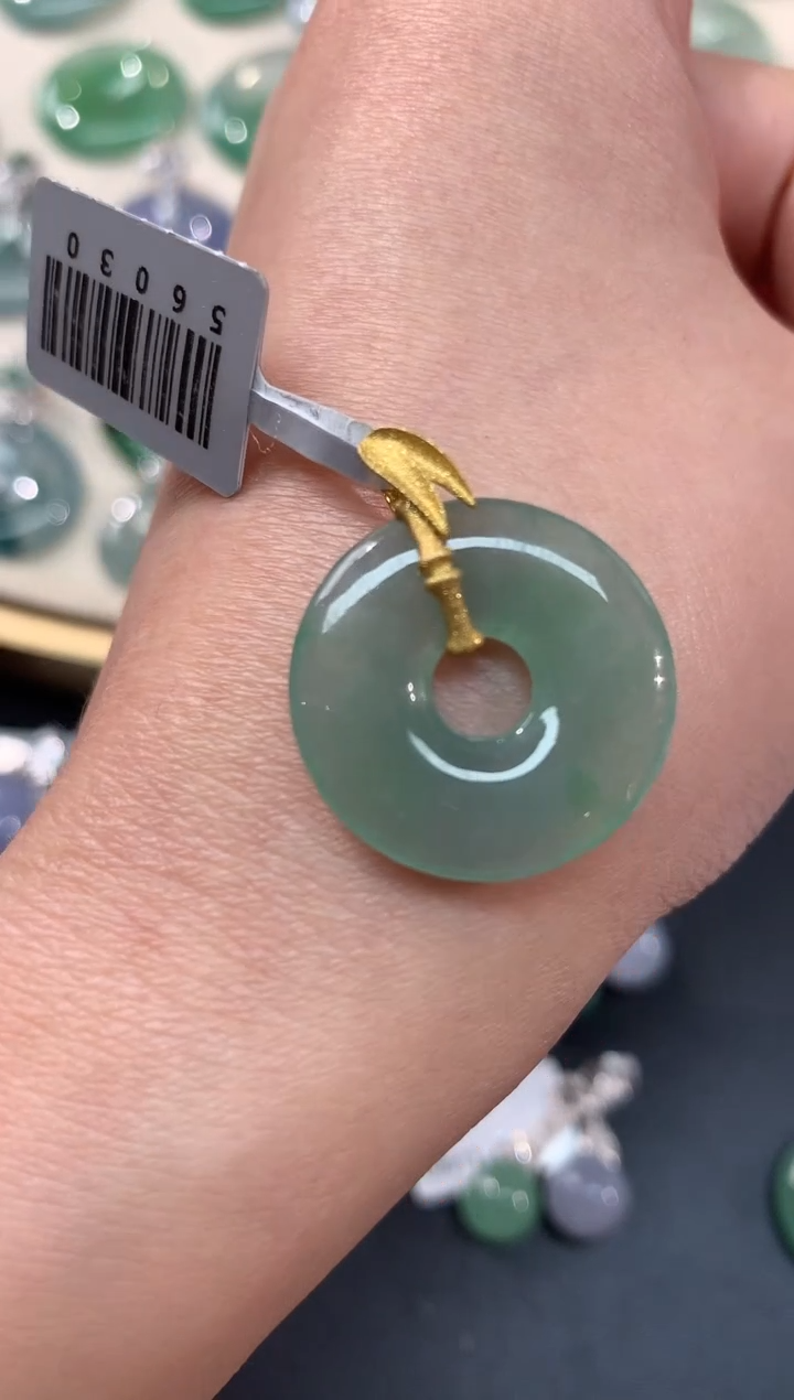 【闪购商品】翡翠吊坠(不含链)18K金镶嵌A08|1380