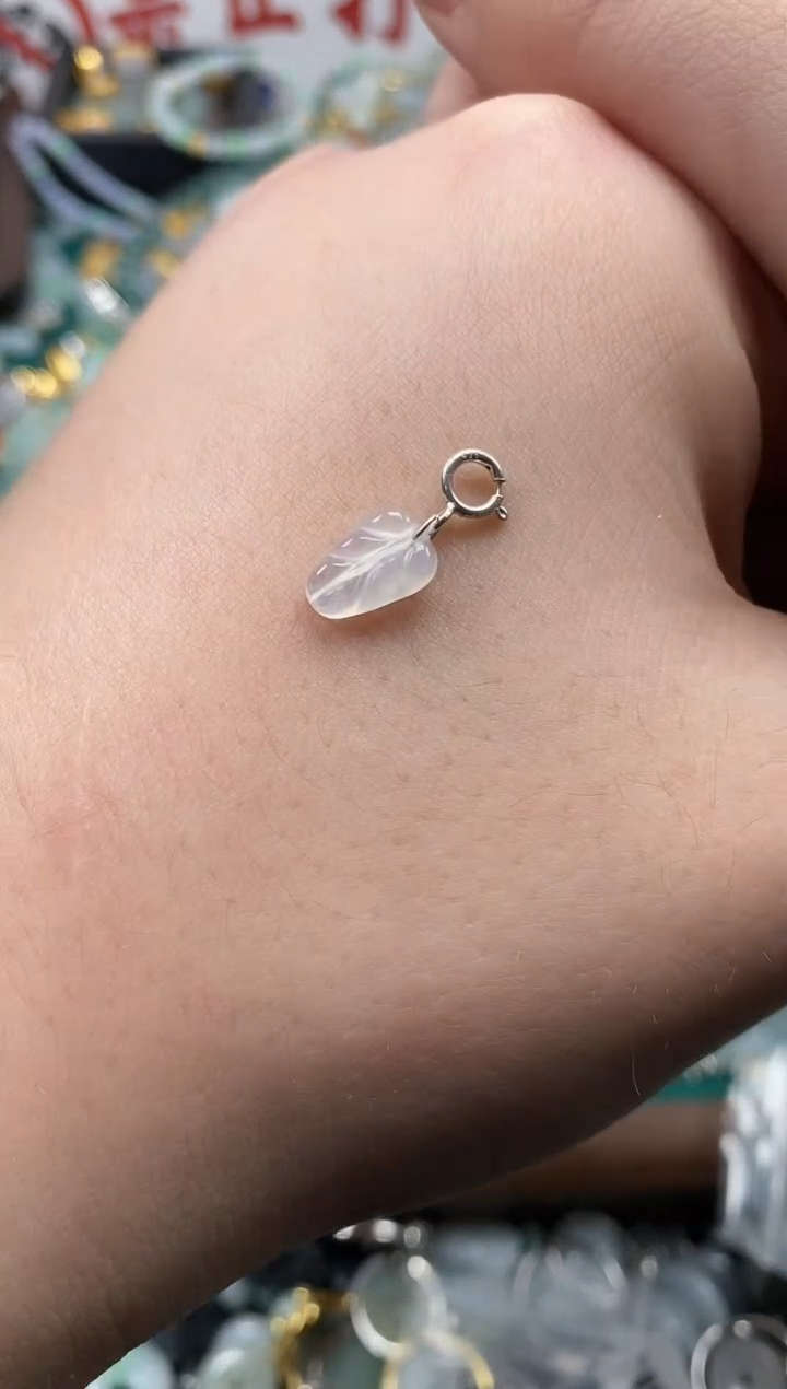 【闪购商品】翡翠颈饰未镶嵌哥哥