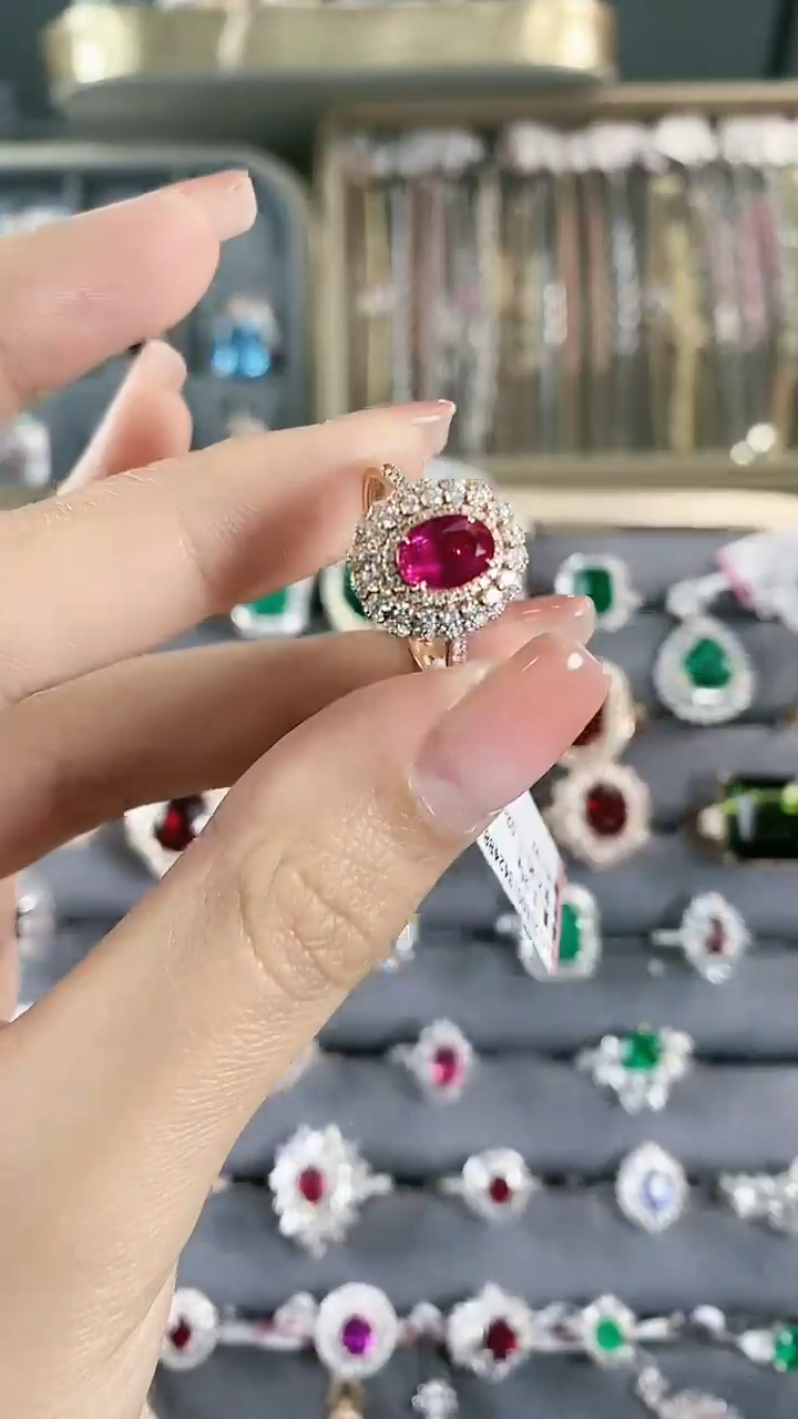 【闪购商品】红宝石戒指18K金镶嵌18K金镶嵌红宝石戒指