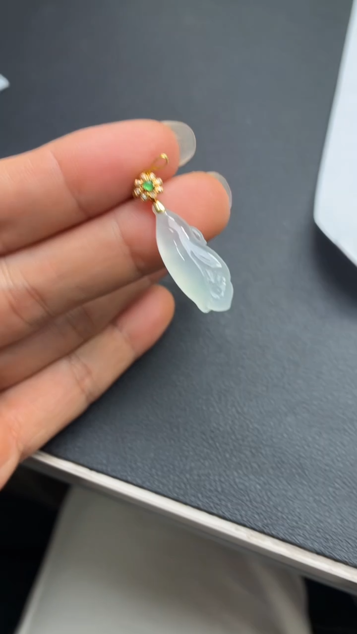 颈饰18K金镶嵌翡翠天然翡翠A货