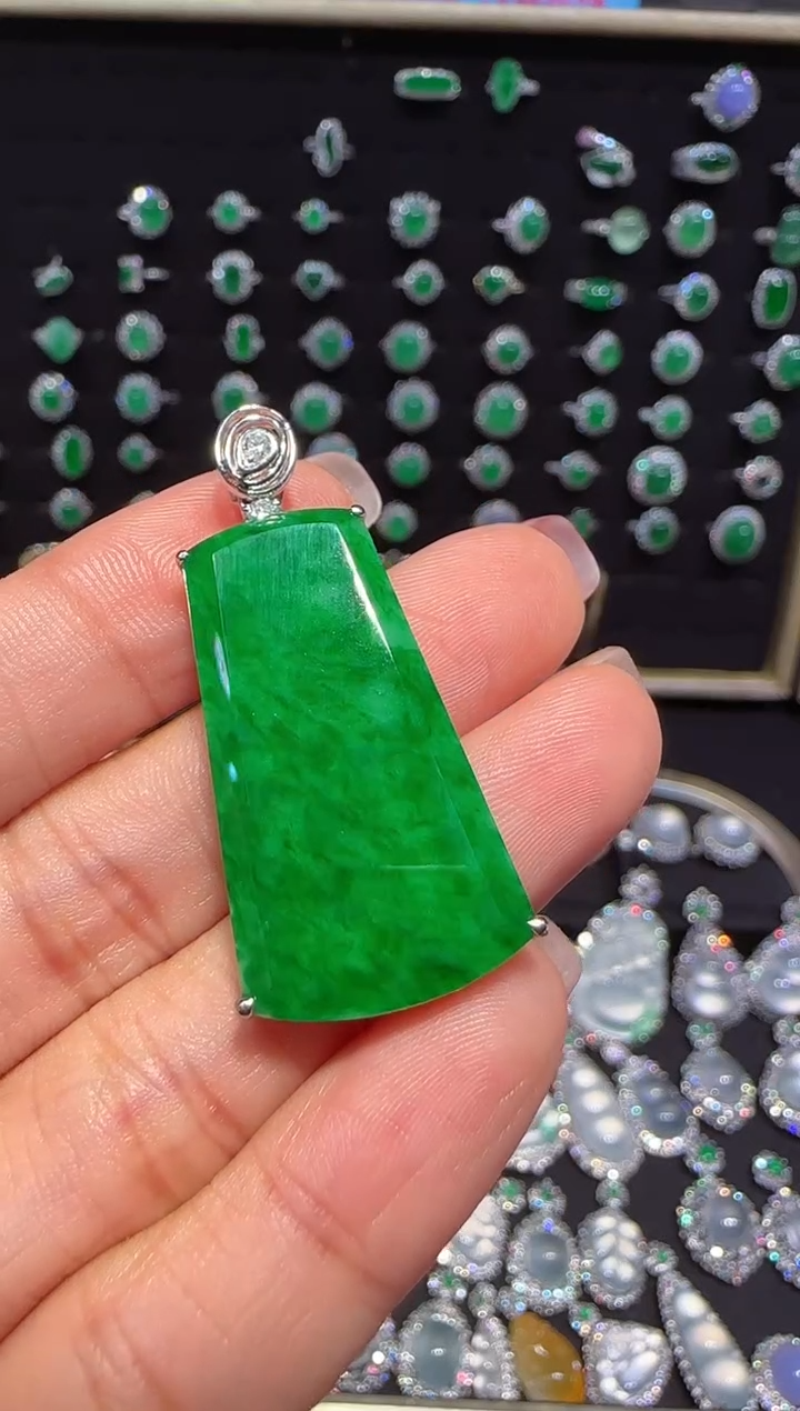 【闪购商品】翡翠吊坠(不含链)18K金镶嵌无事牌