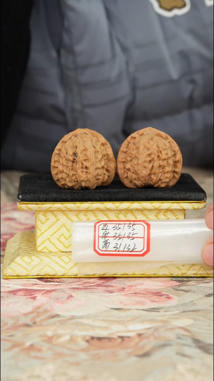 【闪购商品】文玩核桃把件白狮子