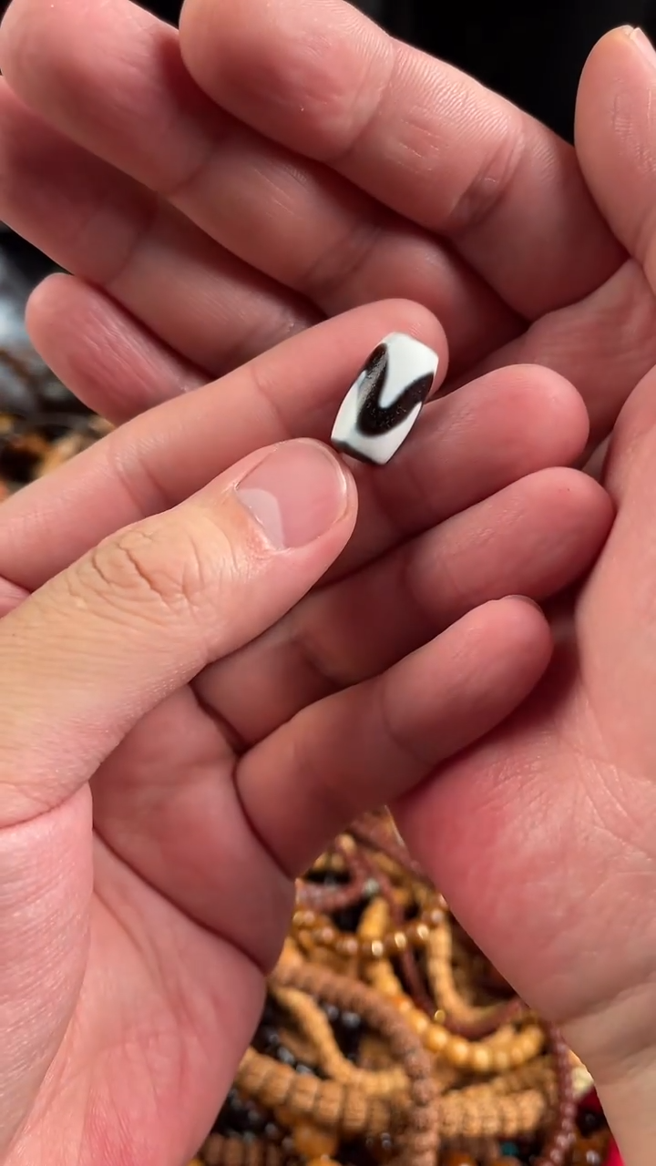 玛瑙/玉髓.未镶嵌王胖子文玩工作室虎牙随机发