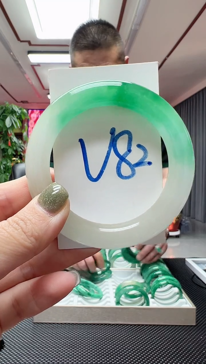 【闪购商品】翡翠手镯未镶嵌多样性发货其中发一