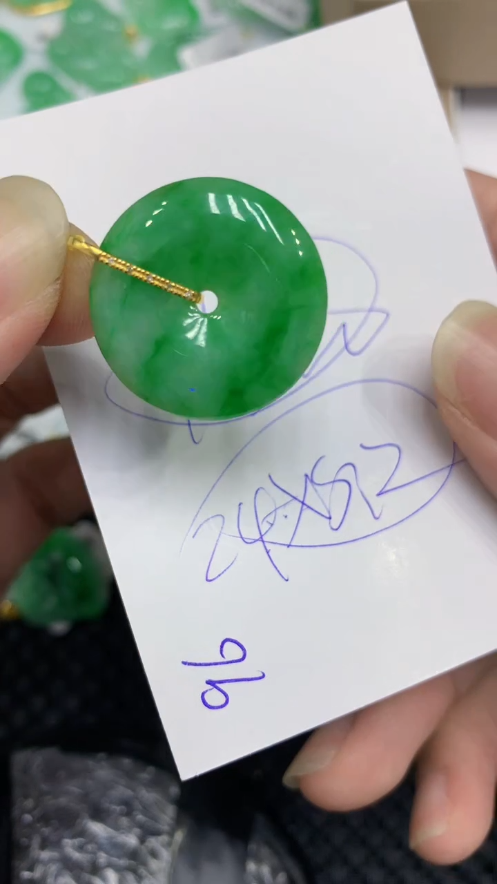 颈饰18K金镶嵌翡翠缅甸A货翡翠