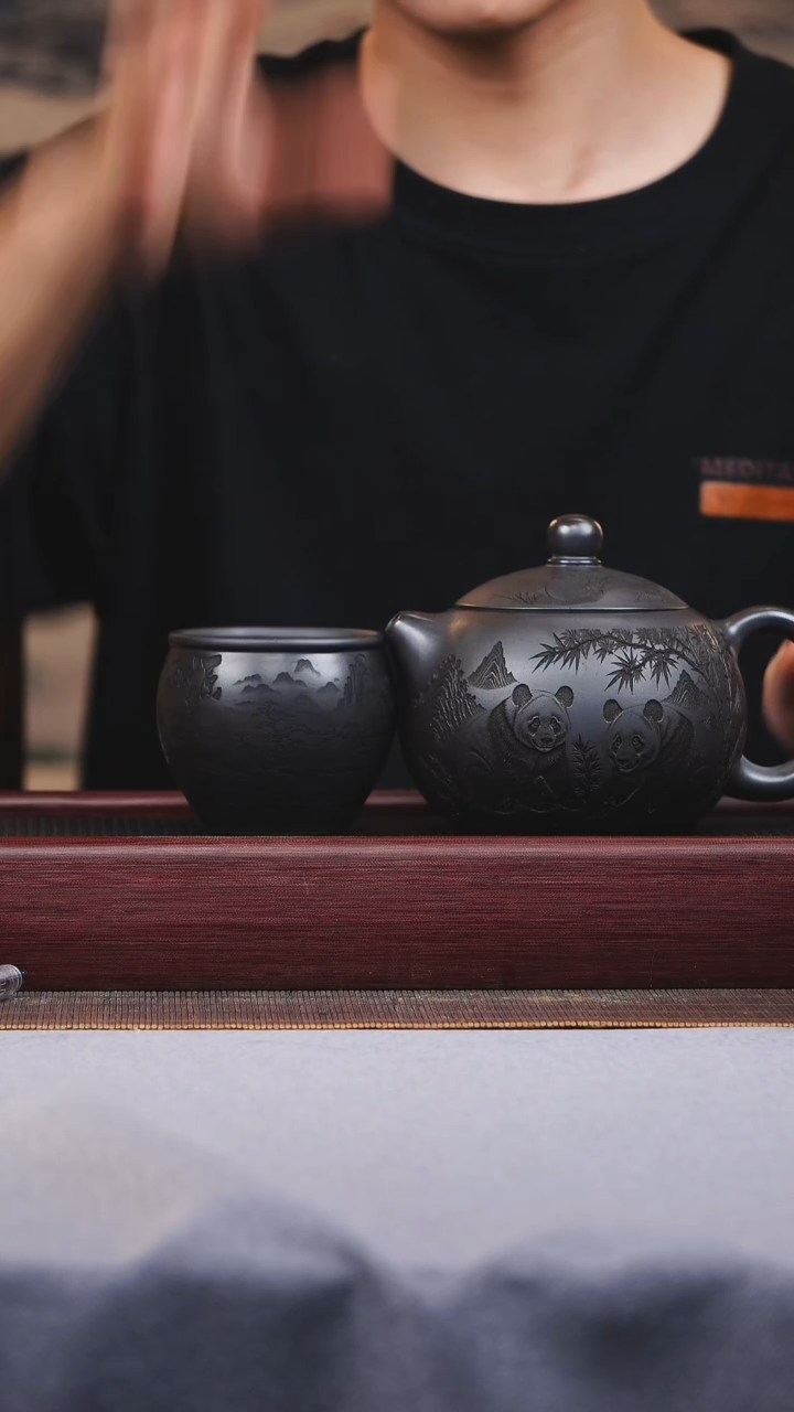 宜兴紫砂作品 石黄 熊猫西施+石黄主人杯