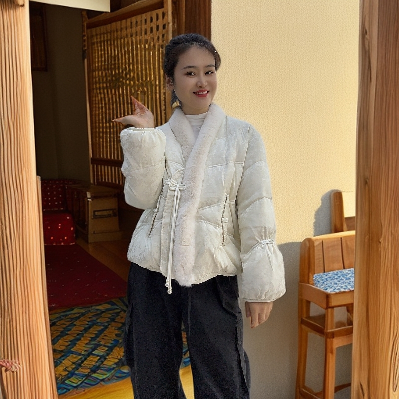 语十琪【房多多专属】汉服中式国风毛领羽绒服短款盘扣提花女款