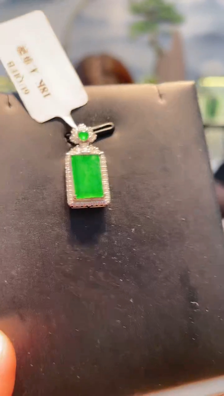 【闪购商品】翡翠颈饰18K金镶嵌A17天然A货翡翠