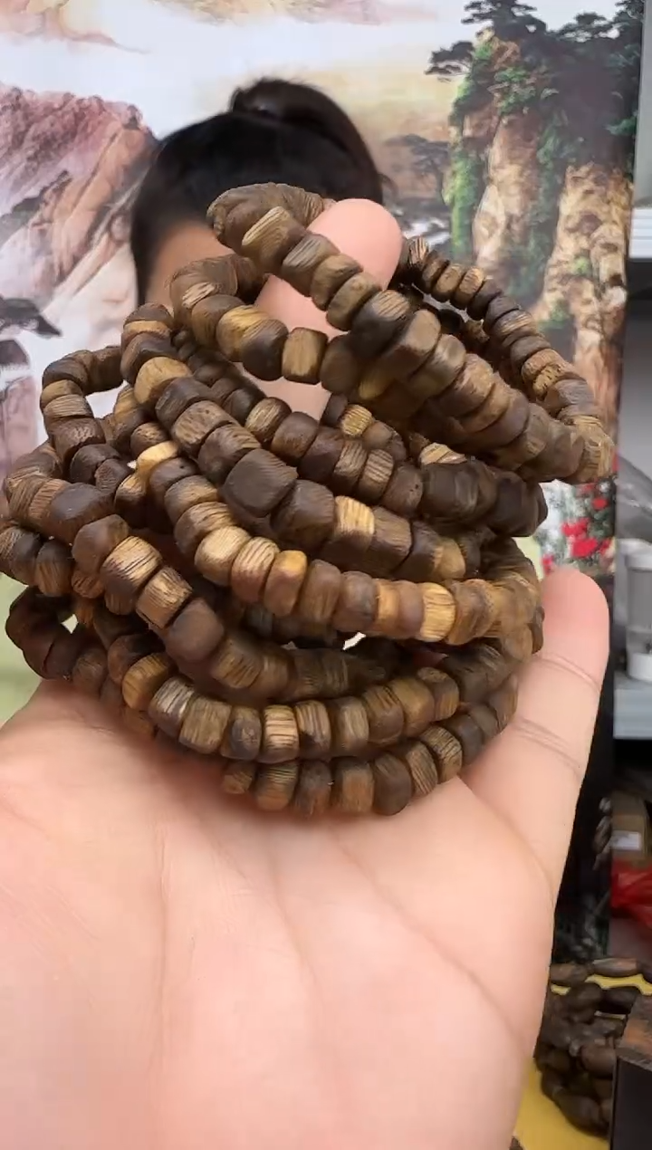 沉香沉香碎屑+虫漏白奇沉香不规整卡6/7宠粉多样性发一