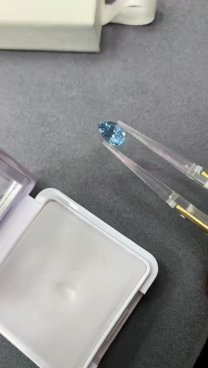 【闪购商品】海蓝宝石笔搁未镶嵌0.98ct 15