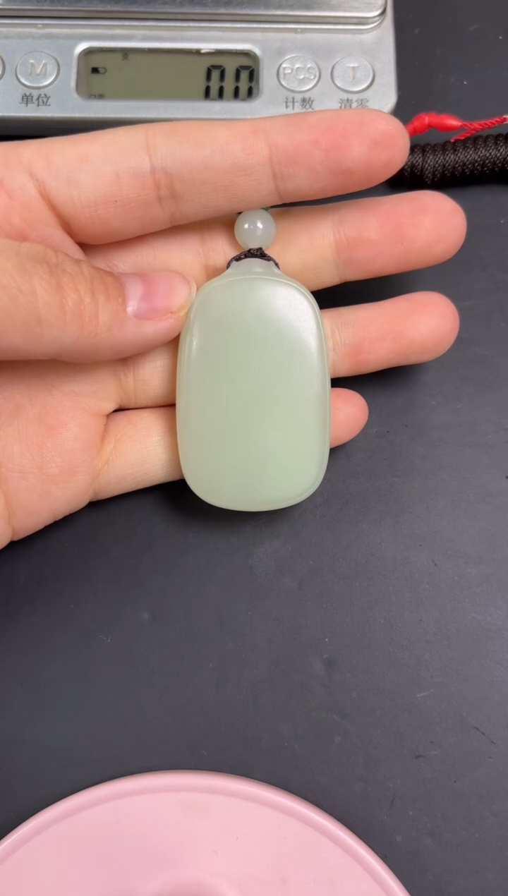 【闪购商品】和田玉吊坠(赠链)未镶嵌且末微色差迪克兰吊坠